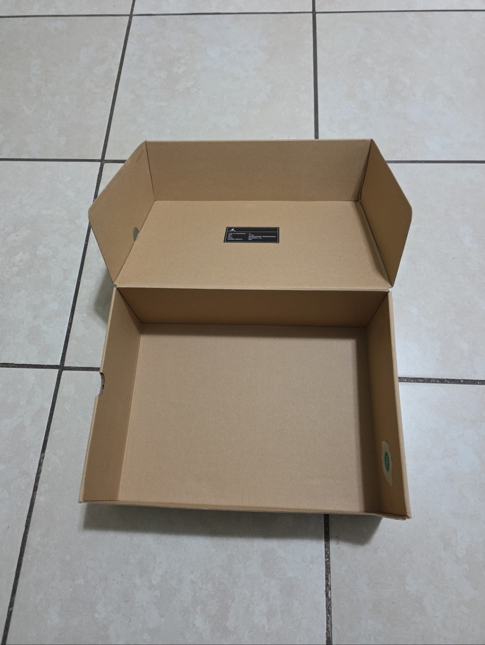 Empty Shoe Box - Picture 6 of 6